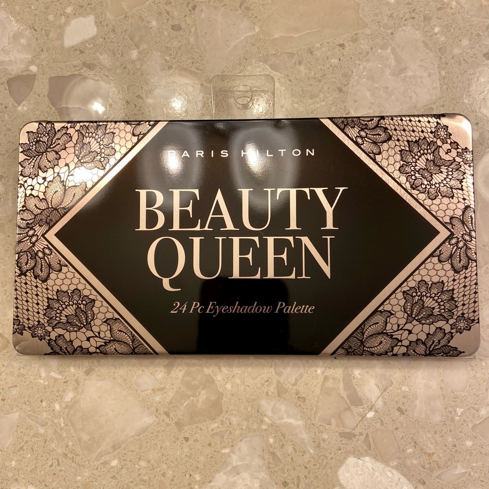 Paris Hilton “Beauty Queen”, 24 pc. Eyeshadow Pallet